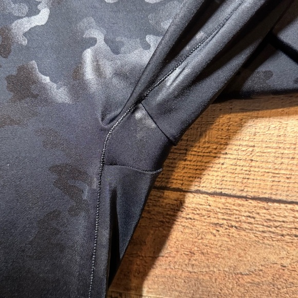 SPANX Faux Leather Camo Legging Black size Large - Picture 5 of 13